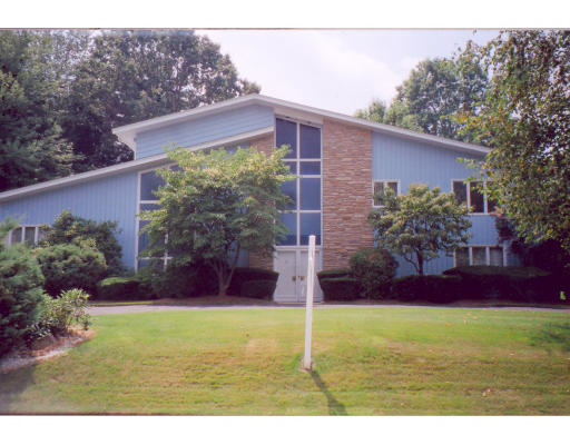 33 Oak Hill Road Worcester, MA 01609 - Photo 2 of 12 Gallery Image 2