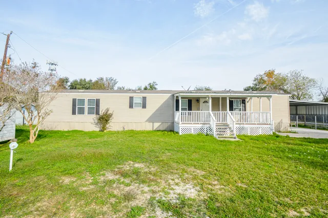 a view of a house with a backyard
