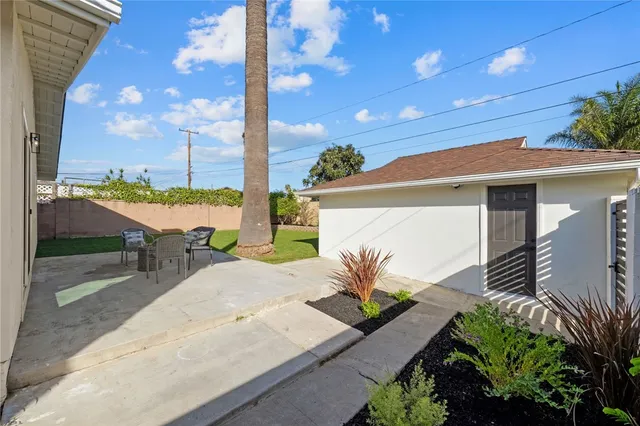 a view of an outdoor space