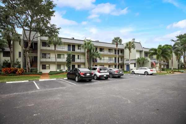$2,300 | 4801 Esedra Court, Unit 201, Lake Worth, FL 33467