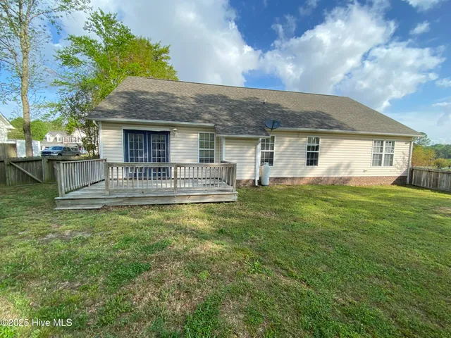 $1,900 | 224 English Walnut Drive, Richlands, NC 28574