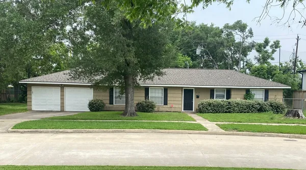 $2,700 | 512 Wilmington Drive, Bellaire, TX 77401