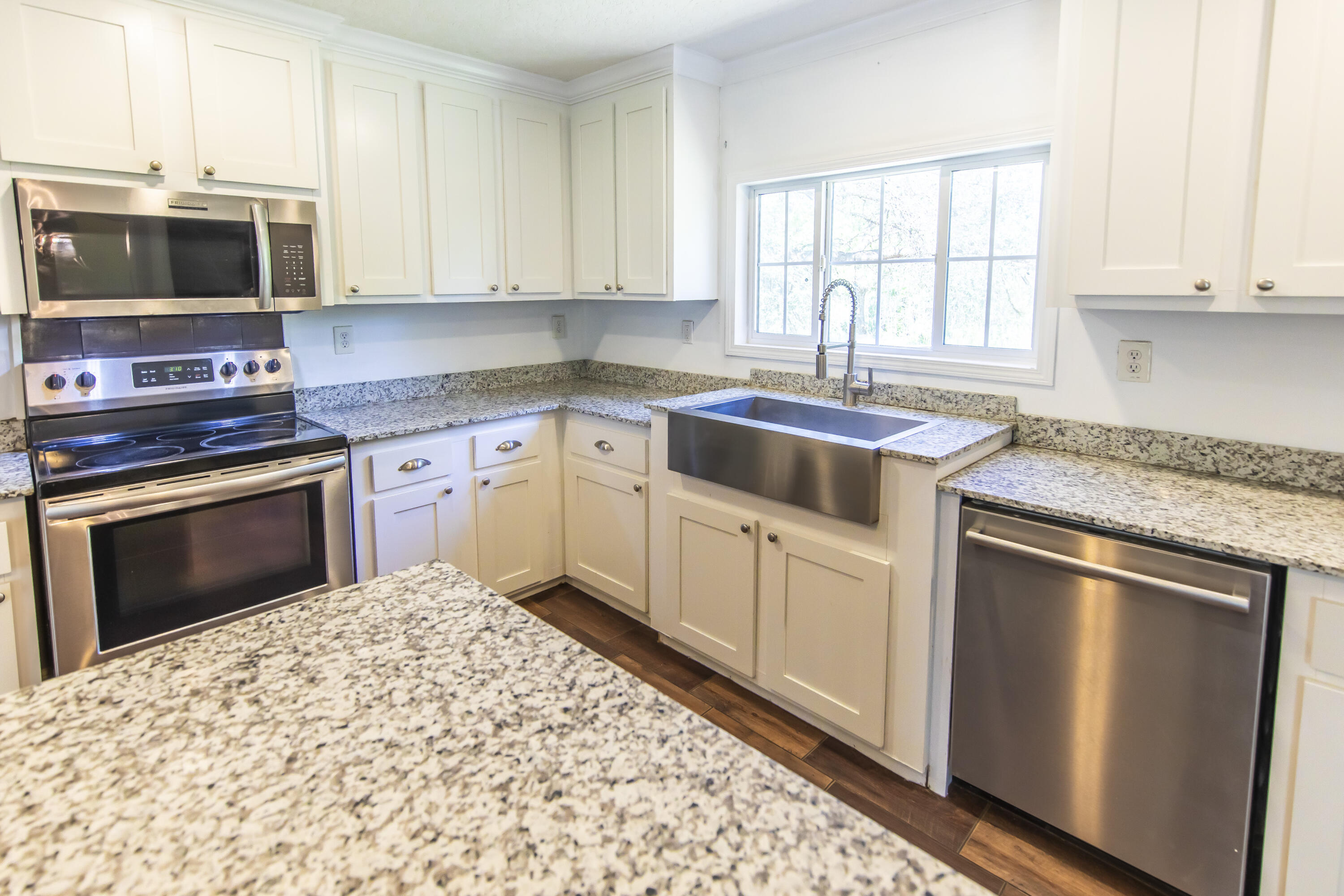 748 Phillips Drive Freeport, FL 32439 - Photo 16 of 50 a kitchen with a stove and a microwave