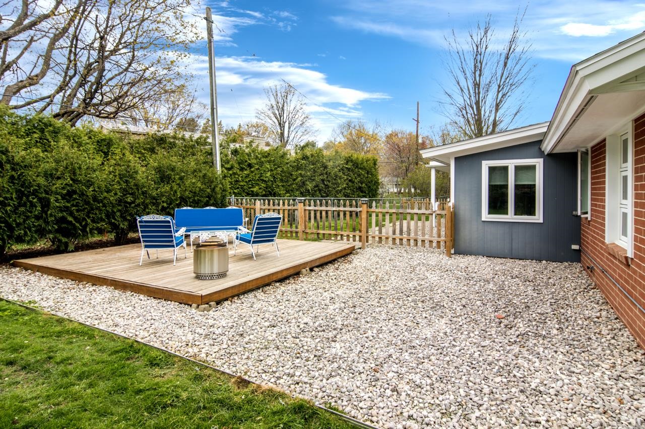 645 Sheridan Road Traverse City, MI 49686 - Photo 6 of 46 1921751-64bc8778-5d36-41ff-ac5d-3f80ab2e2ecd.JPG