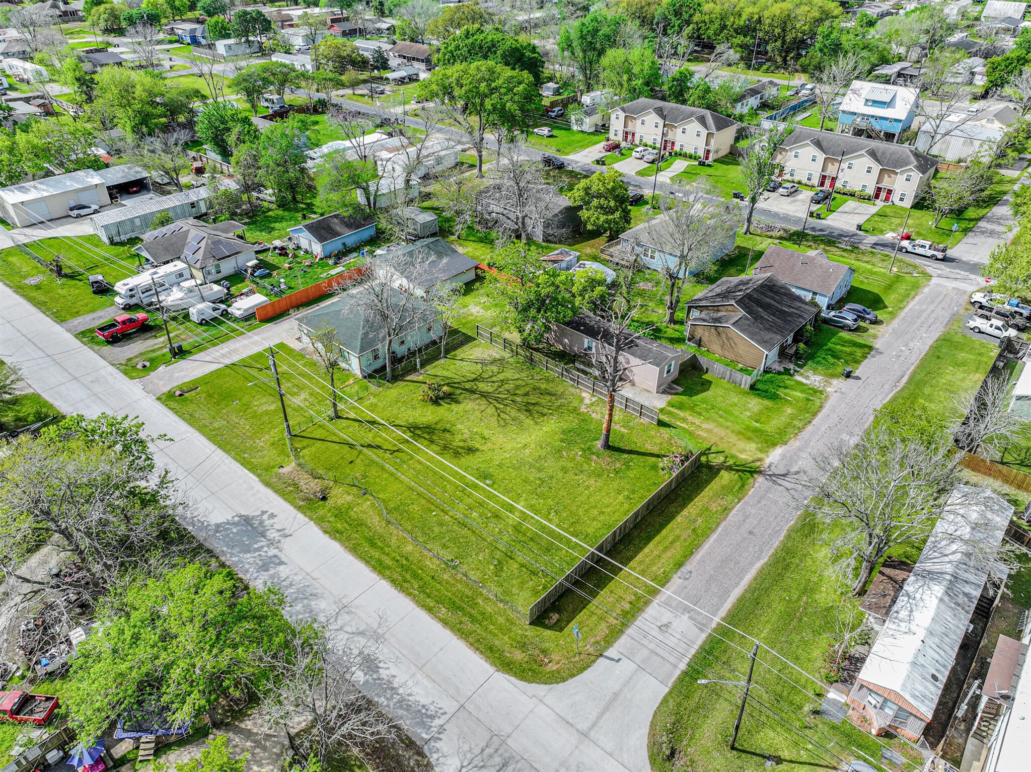 4702 10th Street Bacliff, TX 77518 - Photo 28 of 33 a view of a tennis court