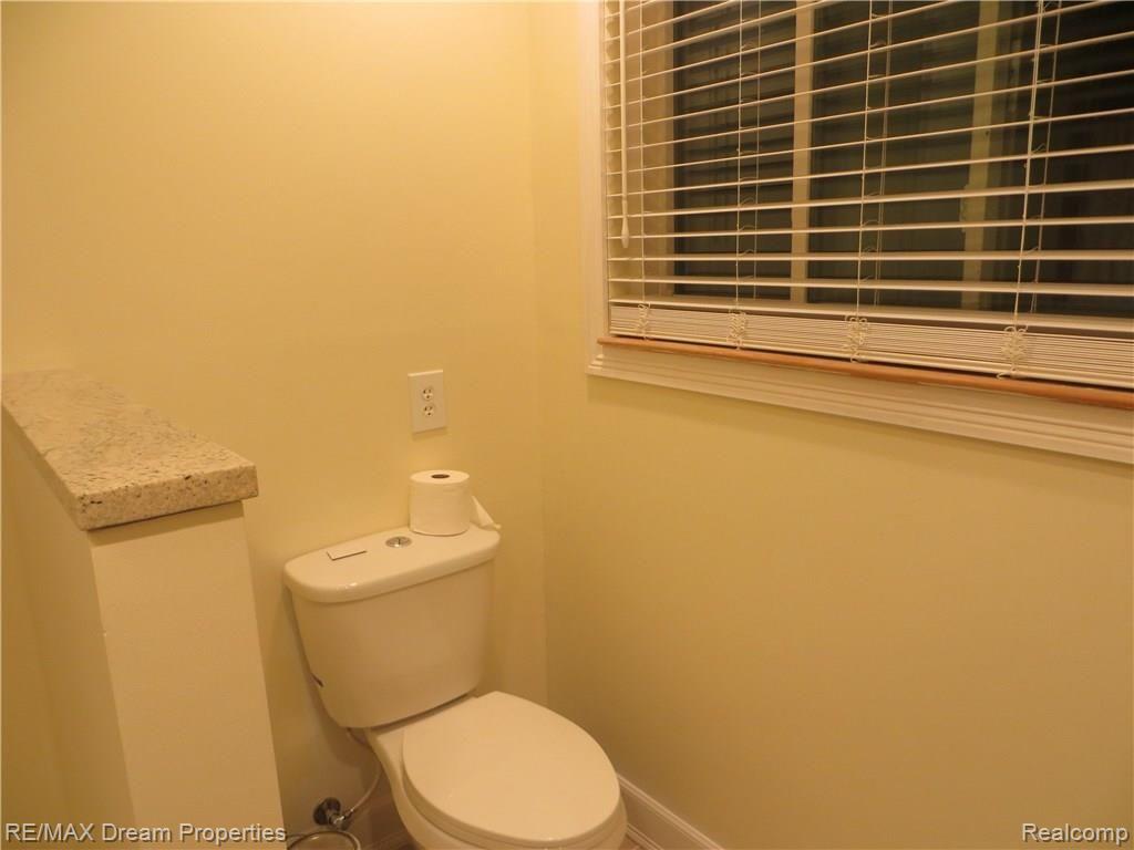 7095 Colonial Way Howell, MI 48855 - Photo 23 of 61 006.JPG