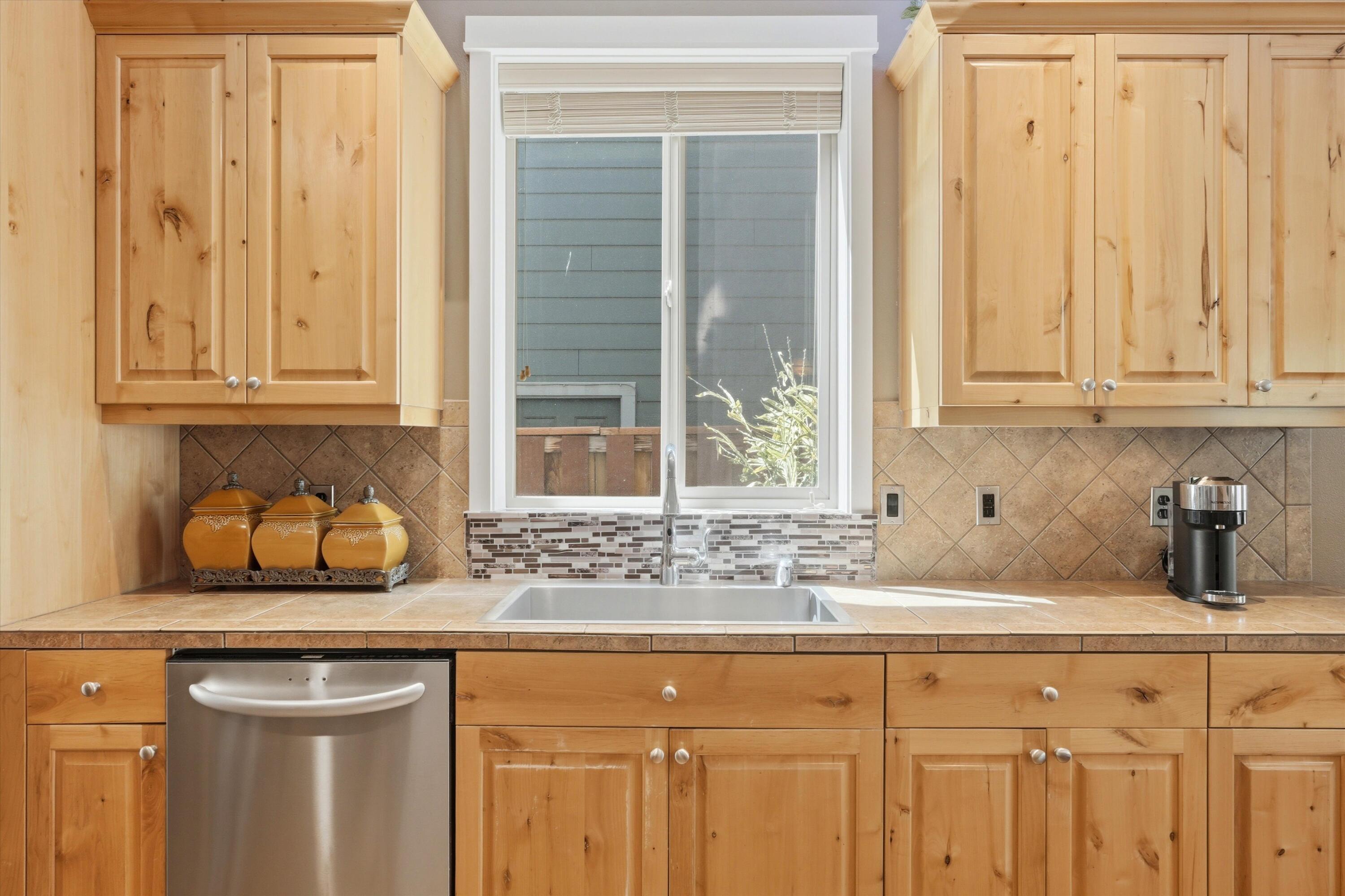 61235 Splendor Lane Bend, OR 97702 - Photo 25 of 52 Ample counter space and storage