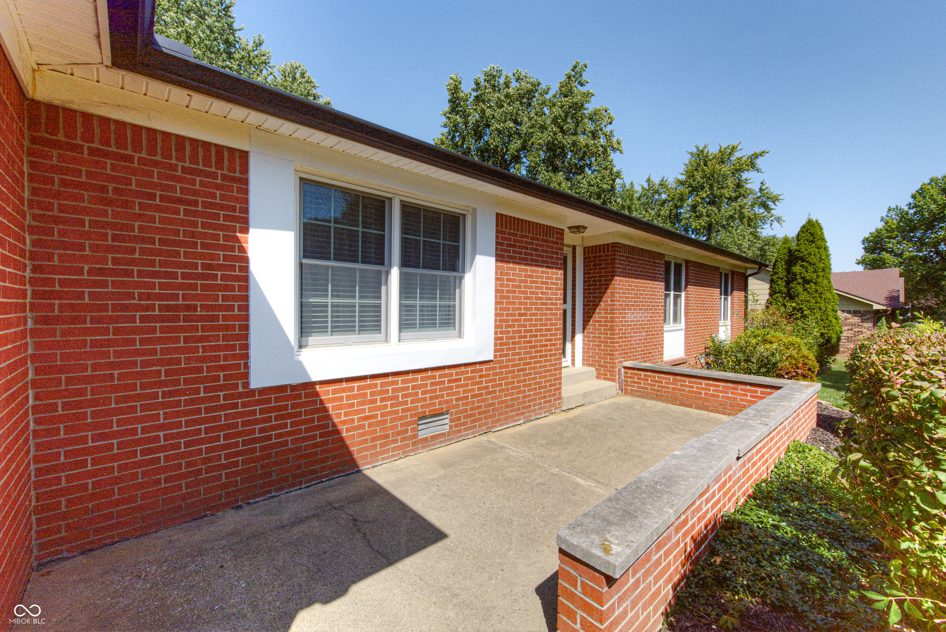 620 Ridge Road Greenwood, IN 46142 - Photo 2 of 30 Gallery Image 2