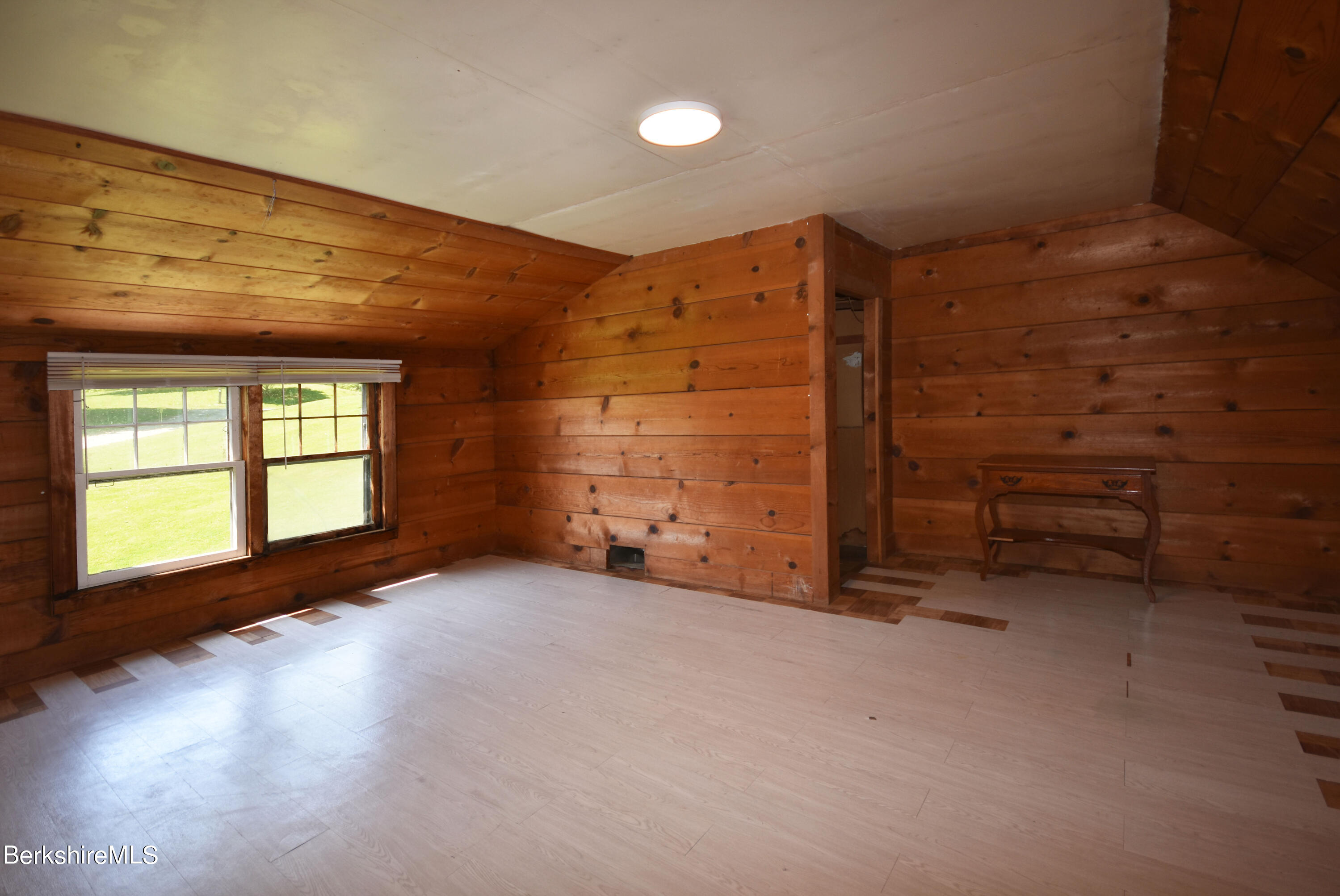 1649 State Road Richmond, MA 01254 - Photo 32 of 43 en empty room with windows