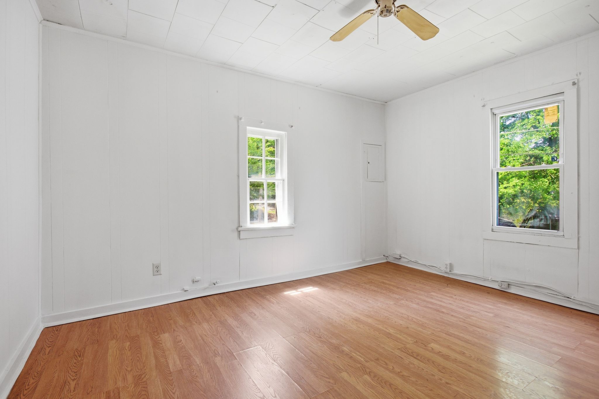 433 Jones Street Pulaski, TN 38478 - Photo 13 of 25 an empty room with a window