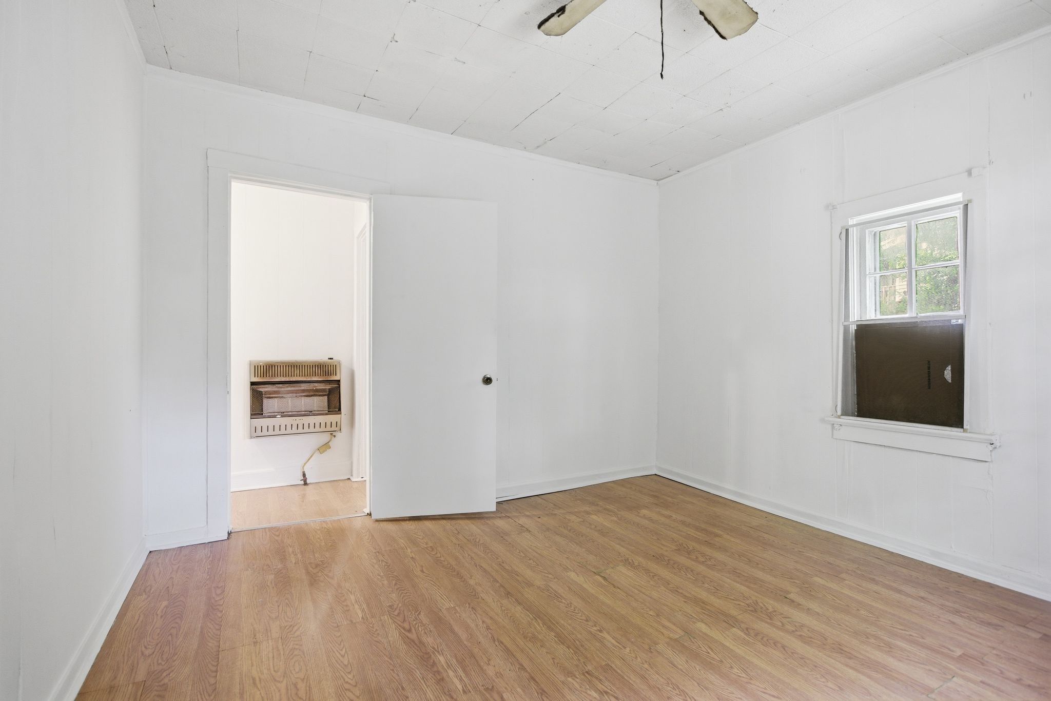 433 Jones Street Pulaski, TN 38478 - Photo 17 of 25 a view of empty room with wooden floor and fan
