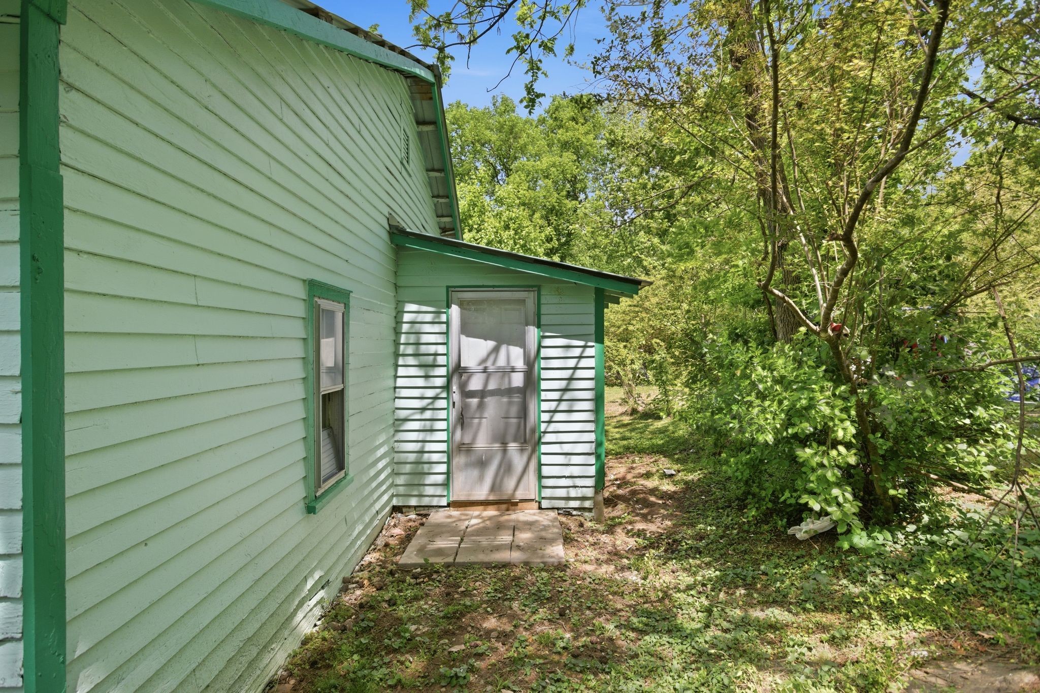 433 Jones Street Pulaski, TN 38478 - Photo 24 of 25 a backyard of a house