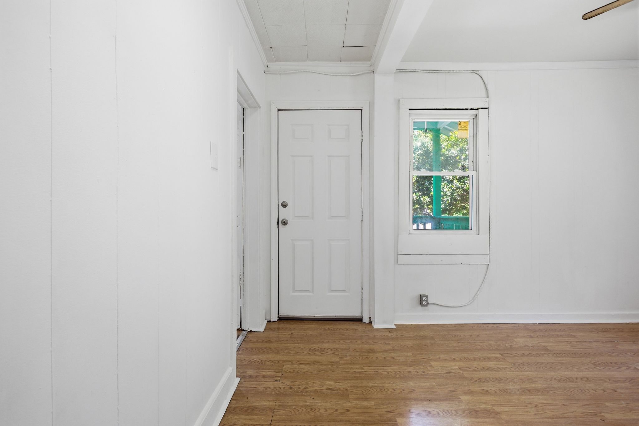 433 Jones Street Pulaski, TN 38478 - Photo 8 of 25 a view of an empty room with window