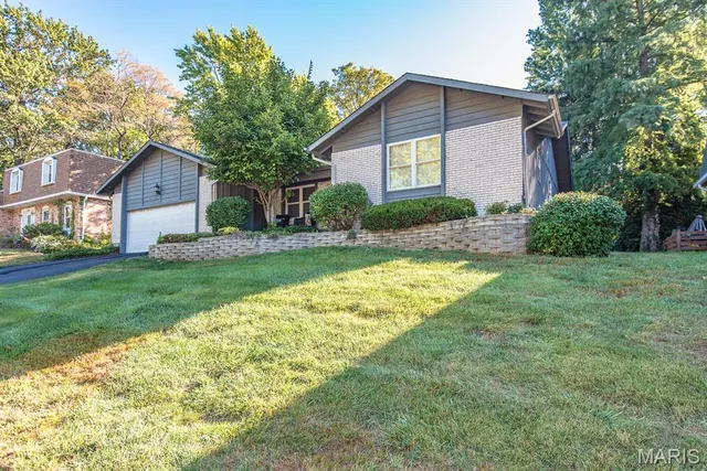 $269,400 | 1226 Beaver Trail Drive, Ferguson, MO 63135