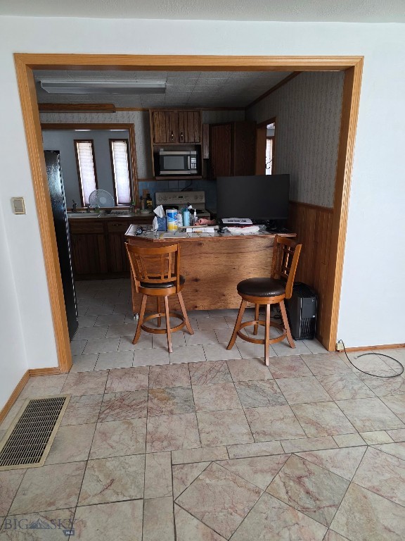 331 North Walnut Street Dillon, MT 59725 - Photo 11 of 30 Kitchen entrance