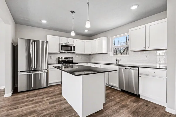 $399,900 | 3995 Sugarsand Lane, Bridgman, MI 49106