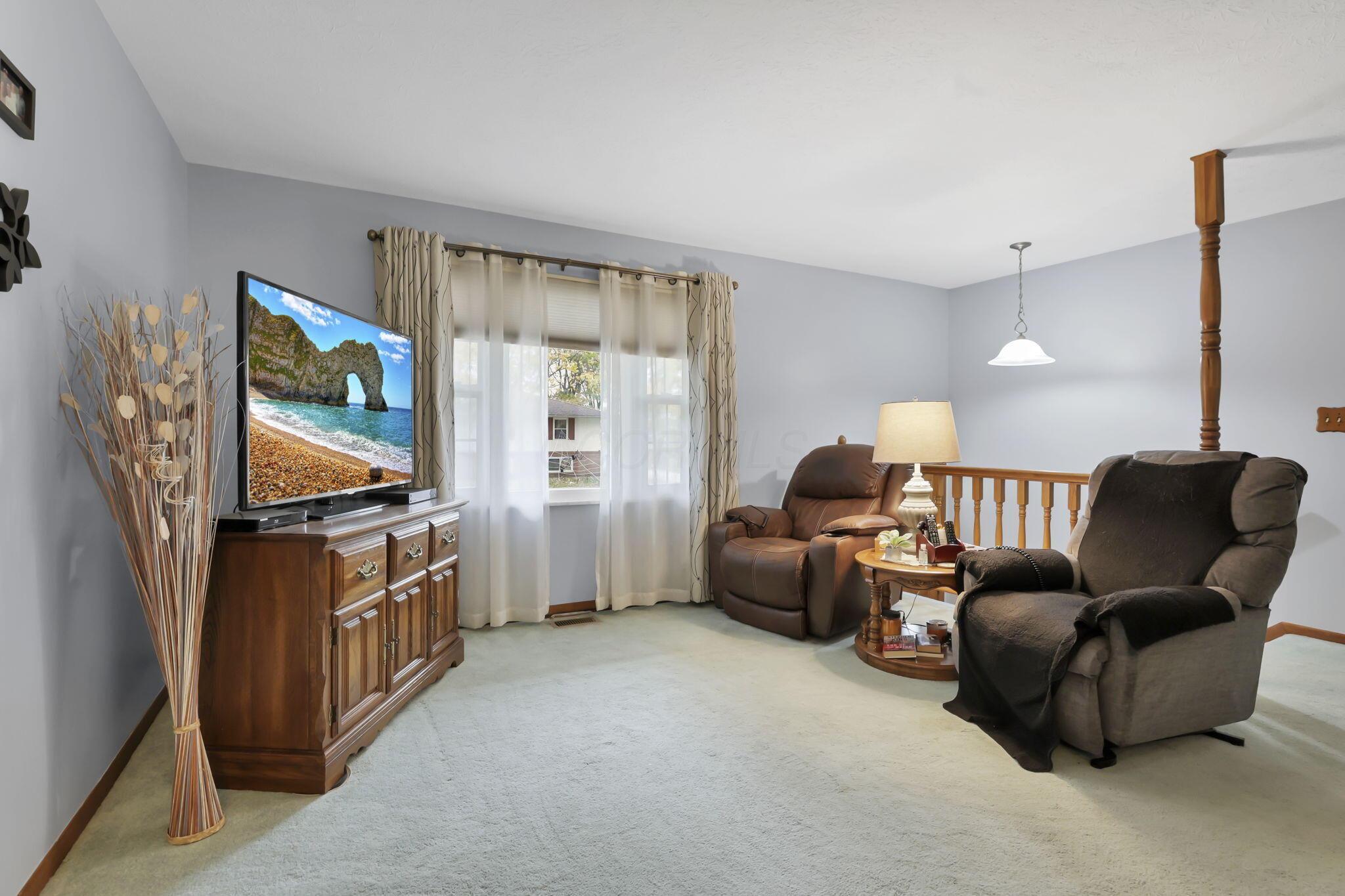 1248 Gresham Road Columbus, OH 43204 - Photo 5 of 35 12-web-or-mls-011A8188