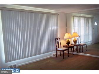 116 Valley View Road East Norriton, PA 19401 - Photo 5 of 12 Living Room