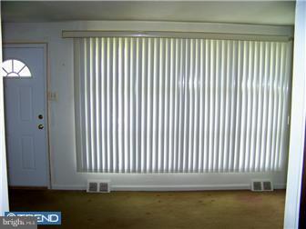 116 Valley View Road East Norriton, PA 19401 - Photo 10 of 12 Living Room