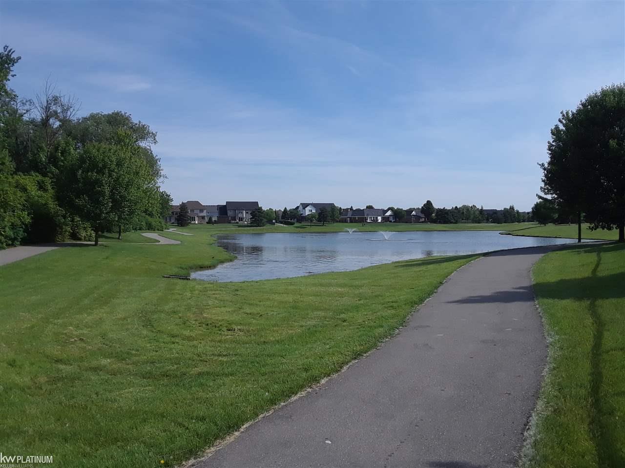 22446 Brantingham Road Macomb, MI 48044 - Photo 26 of 28 31378558-25.JPG