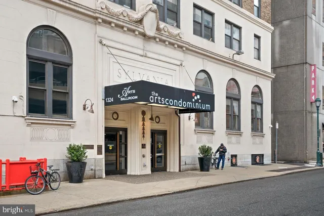 $1,000 | 1324 Locust Street, Unit 1012, Philadelphia, PA 19107