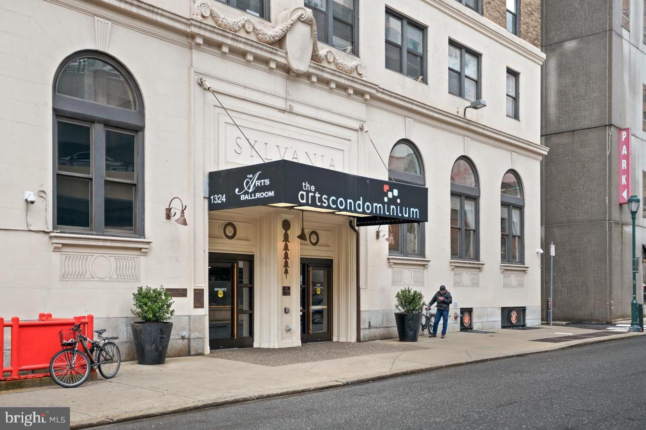 1324 Locust Street, Unit 1012 Philadelphia, PA 19107 - Photo 1 of 1