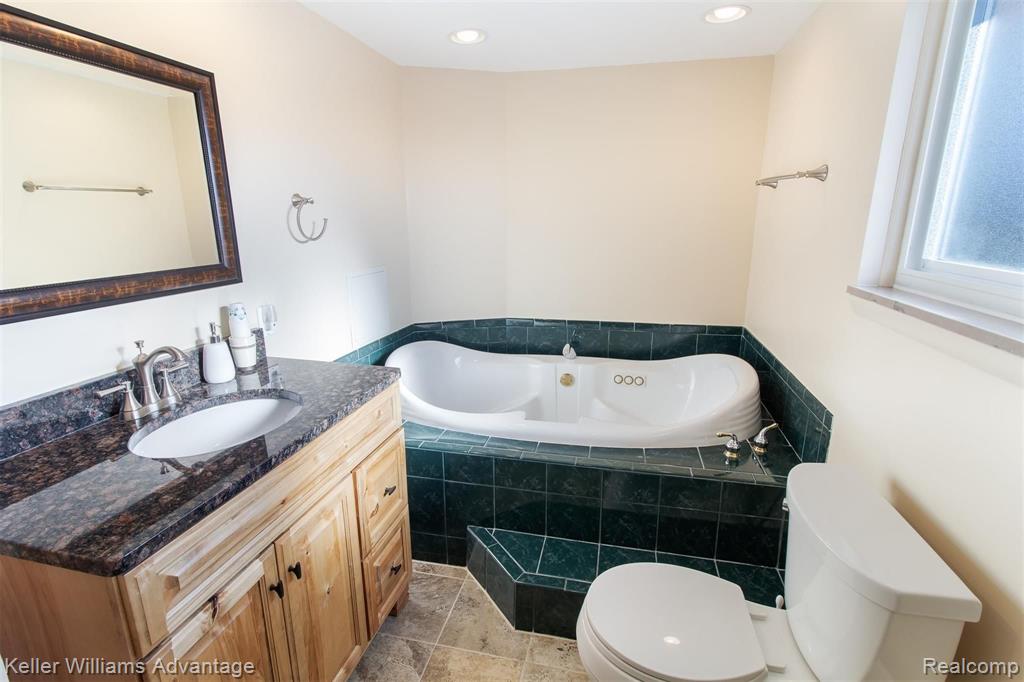 36221 West Lyman Road Farmington Hills, MI 48331 - Photo 16 of 32