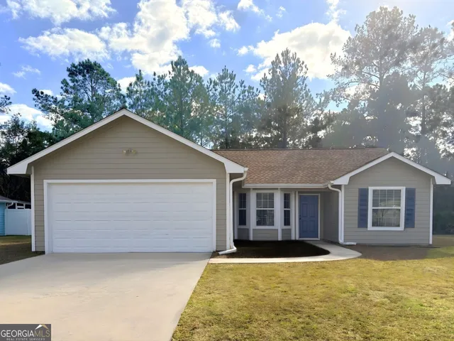 $1,800 | 102 Lake Victoria Drive, Kingsland, GA 31548