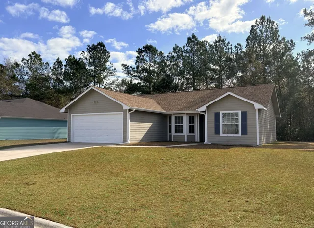 $1,800 | 102 Lake Victoria Drive, Kingsland, GA 31548