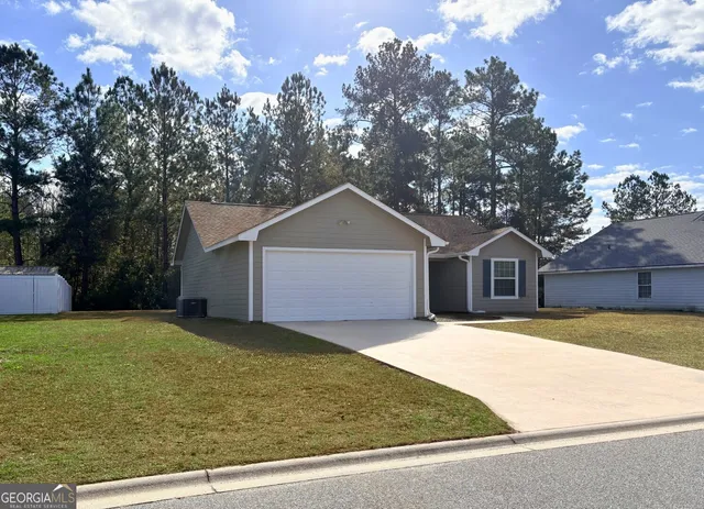$1,800 | 102 Lake Victoria Drive, Kingsland, GA 31548