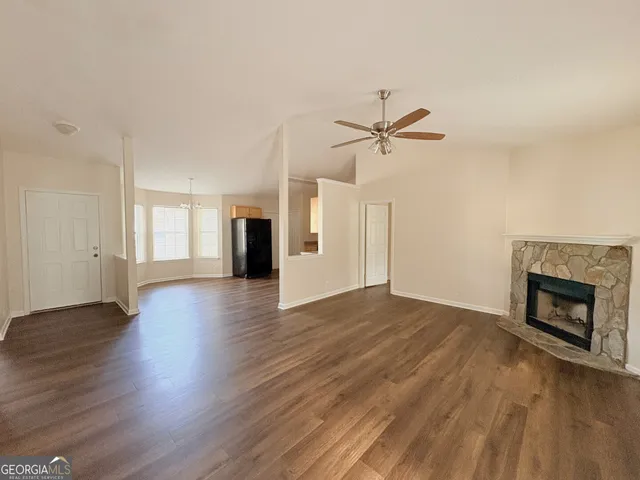 $1,800 | 102 Lake Victoria Drive, Kingsland, GA 31548