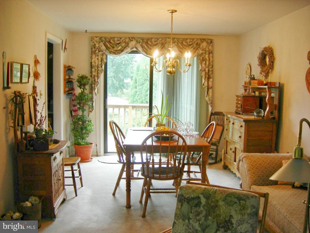 12 Karen Court Lititz, PA 17543 - Photo 4 of 16 Gallery Image 4