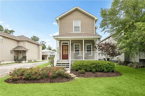 $1,900 | 818 Carroll Street, Mandeville, LA 70448