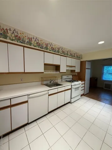 $3,600 | 63 Franklin Avenue, Glen Cove, NY 11542