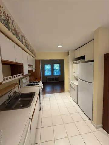 $3,600 | 63 Franklin Avenue, Glen Cove, NY 11542