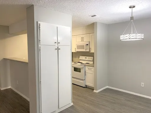 $1,425 | 11800 Alpheus Avenue, Unit B, Austin, TX 78759