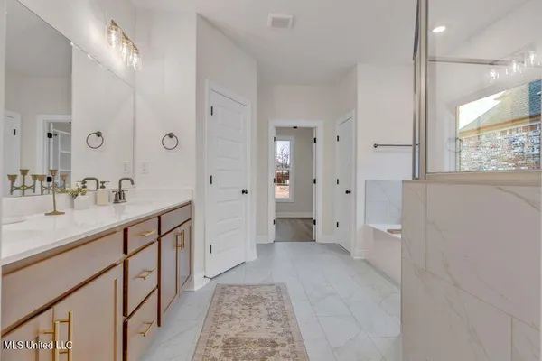 $545,000 | 2007 College Road, Southaven, MS 38672