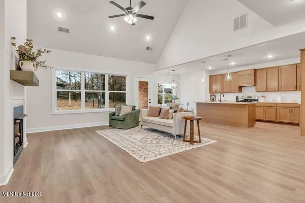 $545,000 | 2007 College Road, Southaven, MS 38672