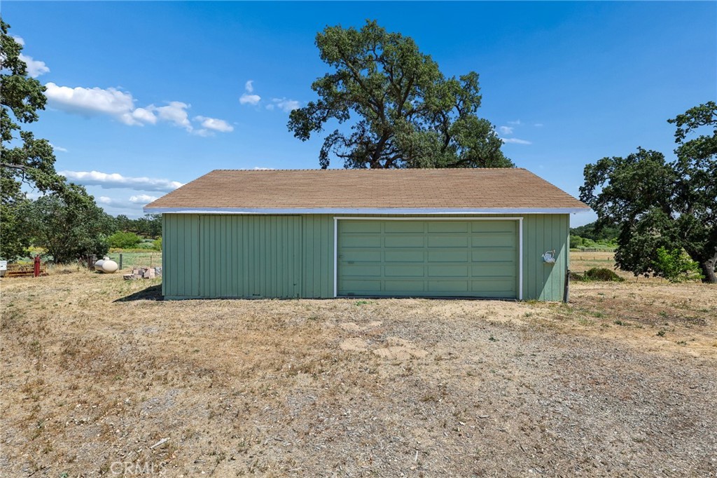 335 Phillips Templeton, CA 93465 - Photo 24 of 35 Detached Garage