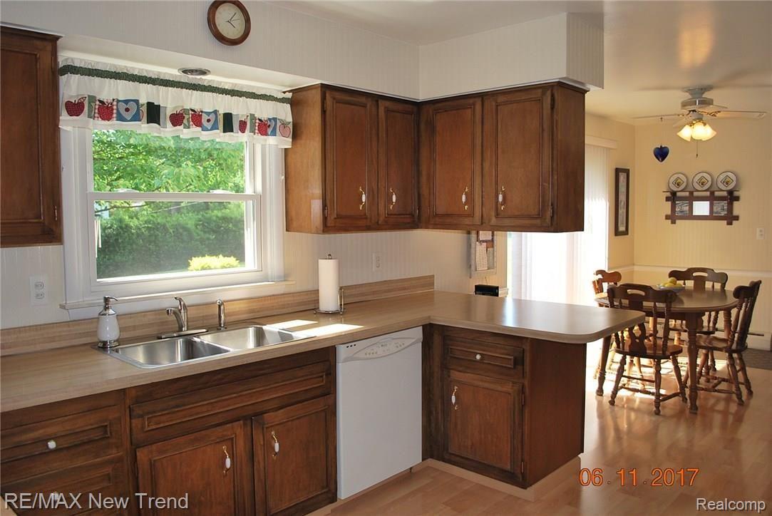 35839 Springvale Street Farmington, MI 48331 - Photo 7 of 24 DSC_0050.JPG