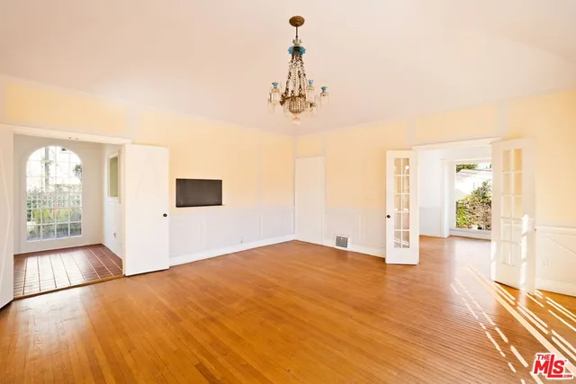 $3,547,000 | 2242 North Catalina Street, Los Angeles, CA 90027