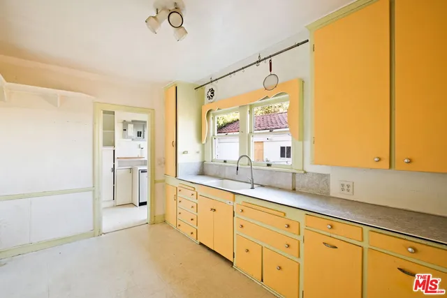 $3,547,000 | 2242 North Catalina Street, Los Angeles, CA 90027