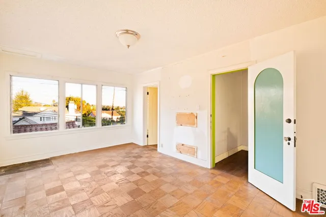 $3,547,000 | 2242 North Catalina Street, Los Angeles, CA 90027