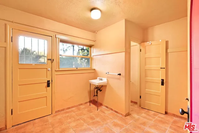 $3,547,000 | 2242 North Catalina Street, Los Angeles, CA 90027