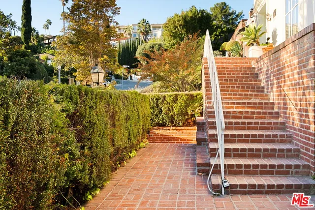 $3,547,000 | 2242 North Catalina Street, Los Angeles, CA 90027