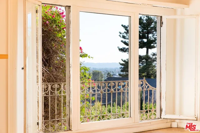 $3,547,000 | 2242 North Catalina Street, Los Angeles, CA 90027