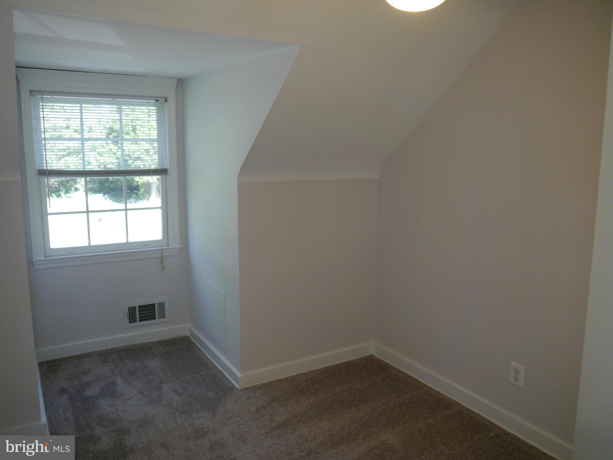 9910 Capitol View Avenue Silver Spring, MD 20910 - Photo 22 of 30 Bedroom