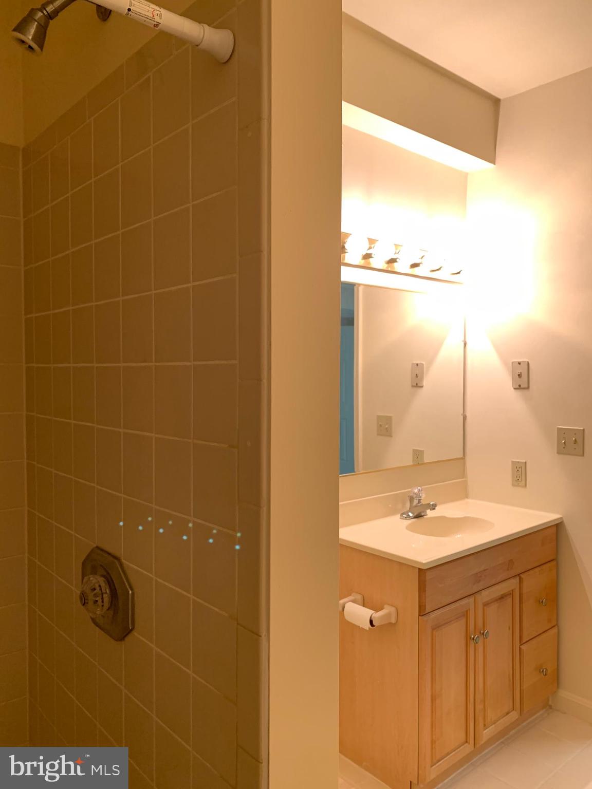 13604 Turnmore Road Silver Spring, MD 20906 - Photo 42 of 50 Bathroom next to bedroom 5