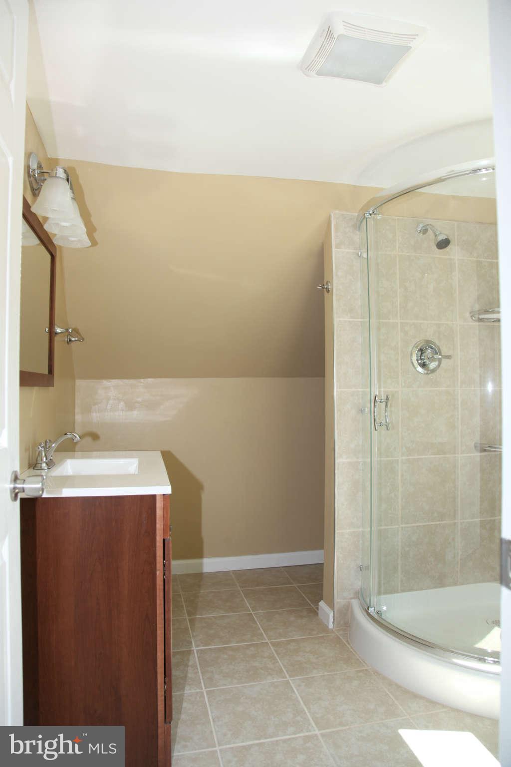 527 Cedar Hill Road Baltimore, MD 21225 - Photo 14 of 30 Bath (Master)