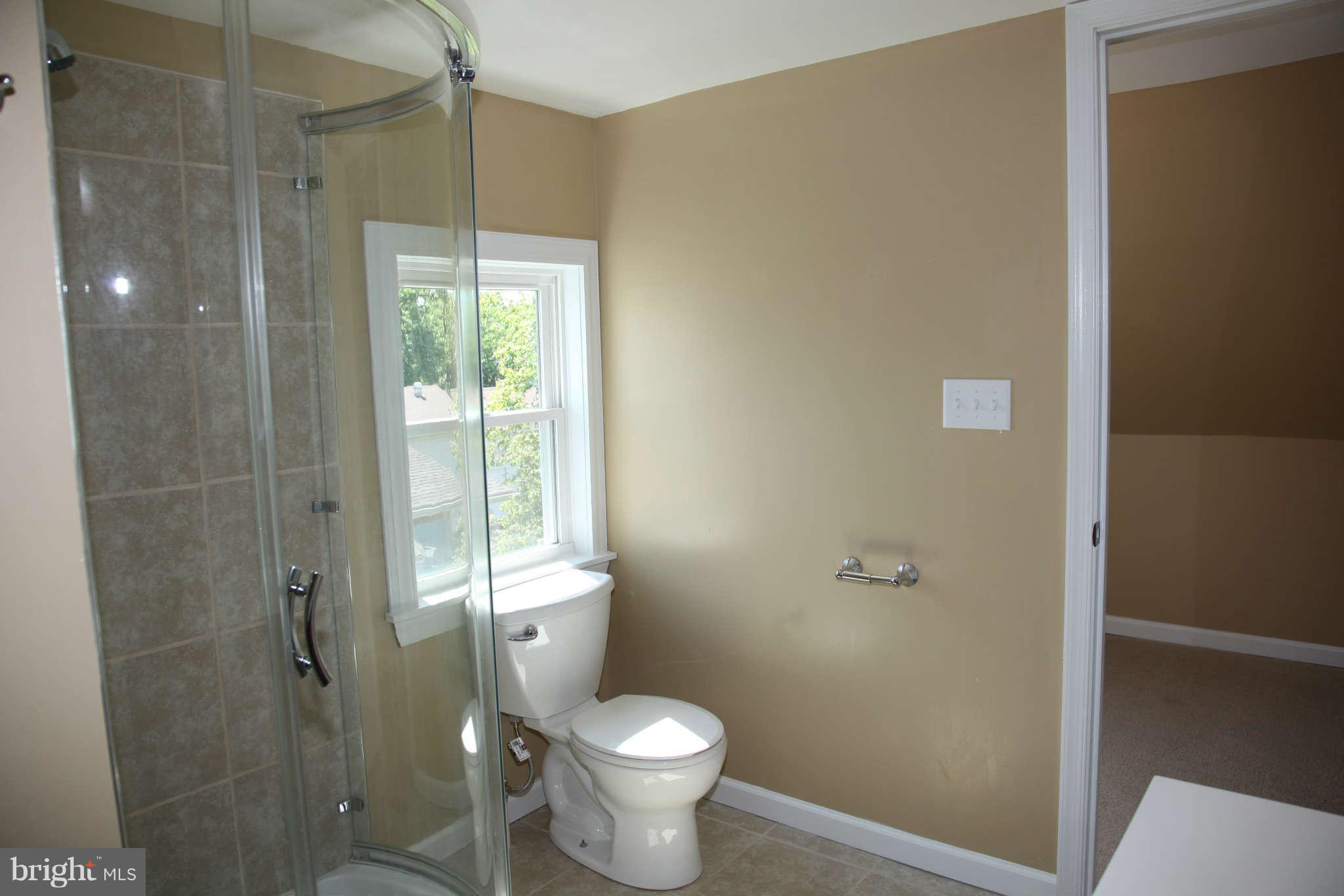 527 Cedar Hill Road Baltimore, MD 21225 - Photo 15 of 30 Bath (Master)